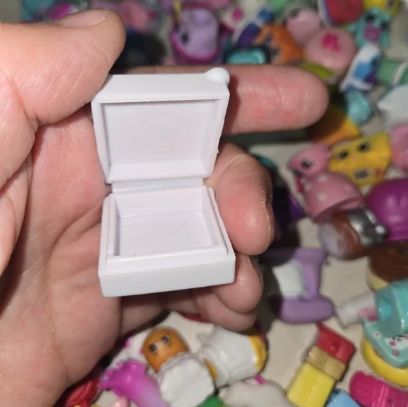 Shopkins Large Bundle 355 Pieces!!! - Picture 16 of 16